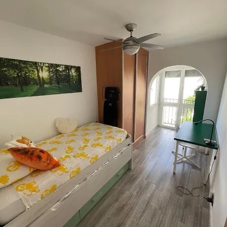 Costa Hispania 230 *